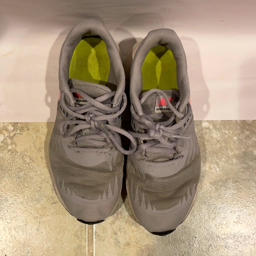 Nike girls sneakers star runner size 3.5